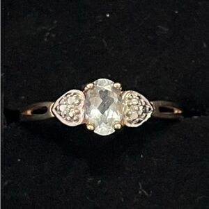 10k Yellow Gold AQUAMARINE light blue ring 💍 
Size 6.5
Classic. Feminine. Sweet